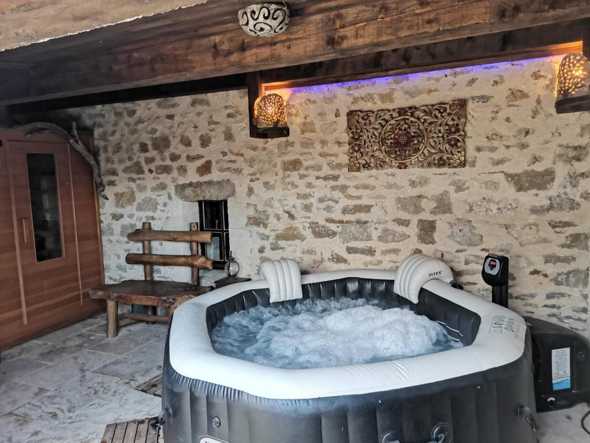 La Chaumiere Magique Des Elfes Et Ses Enigmes Bed and Breakfast Servas  Eksteriør billede